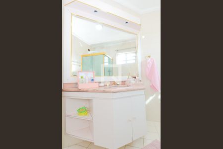 Casa à venda com 450m², 4 quartos e 5 vagasBanheiro da Suíte 2