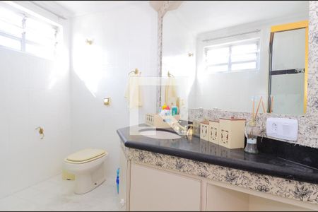 Casa à venda com 450m², 4 quartos e 5 vagasBanheiro da Suíte 3