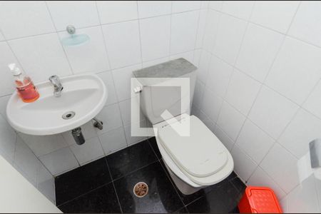 Casa à venda com 450m², 4 quartos e 5 vagasBanheiro de Serviço