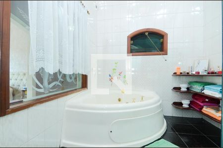 Casa à venda com 450m², 4 quartos e 5 vagasSala de Banho - Suíte 4