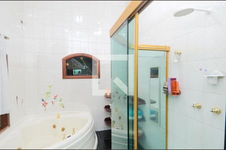 Casa à venda com 450m², 4 quartos e 5 vagasSala de Banho - Suíte 4