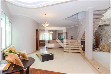 Casa à venda com 450m², 4 quartos e 5 vagasSala