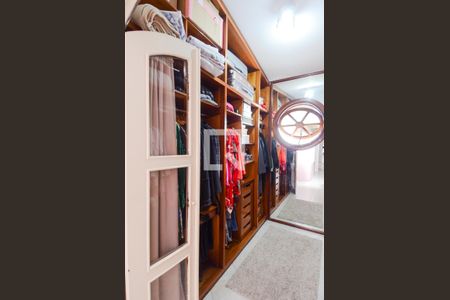 Casa à venda com 450m², 4 quartos e 5 vagasCloset da Suíte 4