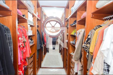 Casa à venda com 450m², 4 quartos e 5 vagasCloset da Suíte 4