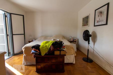 Casa à venda com 212m², 4 quartos e 3 vagasQuarto 3 - Suíte