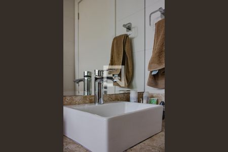 Apartamento à venda com 79m², 2 quartos e 2 vagas Apartamento à venda com 79m², 2 quartos e 2 vagasBanheiro da Suíte