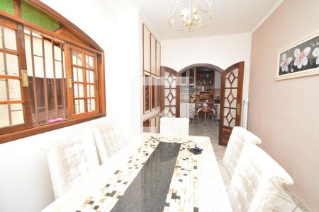 Casa à venda com 115m², 4 quartos e 2 vagas Casa à venda com 115m², 4 quartos e 2 vagasCozinha