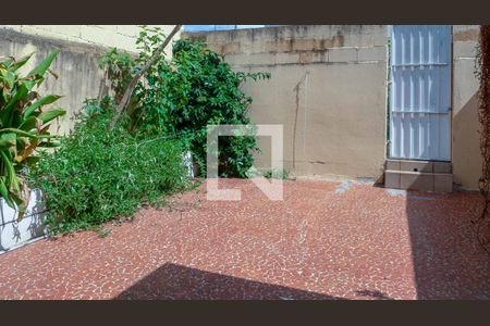 Casa à venda com 77m², 2 quartos e 1 vaga Casa à venda com 77m², 2 quartos e 1 vagaQuintal