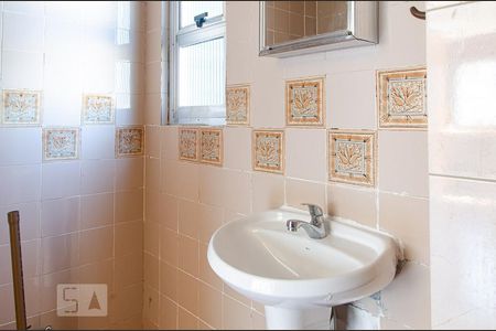 Banheiro de kitnet/studio para alugar com 1 quarto, 32m² em Centro Histórico, Porto Alegre