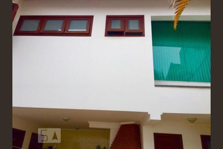 Casa à venda com 490m², 4 quartos e sem vaga Casa à venda com 490m², 4 quartos e sem vagaÁrea Externa