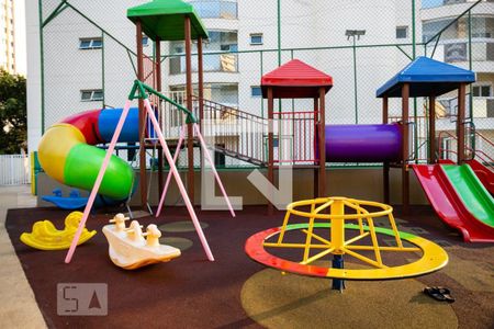 Apartamento à venda com 160m², 3 quartos e 3 vagas Apartamento à venda com 160m², 3 quartos e 3 vagasÁrea Comum - Playground