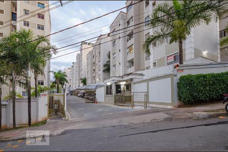 Apartamento para alugar com 60m², 2 quartos e 1 vaga Apartamento para alugar com 60m², 2 quartos e 1 vagaFachada