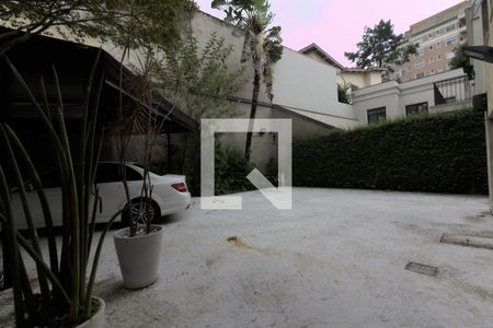 Casa à venda com 350m², 4 quartos e 5 vagasQuintal - Garagem