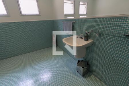 Casa à venda com 350m², 4 quartos e 5 vagasBanheiro 1