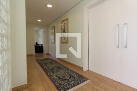 Casa à venda com 350m², 4 quartos e 5 vagasCorredor