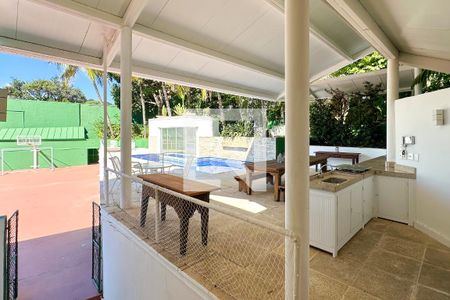 Casa à venda com 800m², 6 quartos e 5 vagas Casa à venda com 800m², 6 quartos e 5 vagasÁrea externa