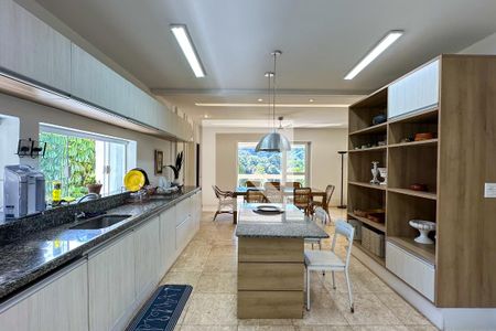 Casa à venda com 800m², 6 quartos e 5 vagas Casa à venda com 800m², 6 quartos e 5 vagasCozinha