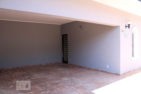 Casa à venda com 185m², 3 quartos e 5 vagas Casa à venda com 185m², 3 quartos e 5 vagasGaragem