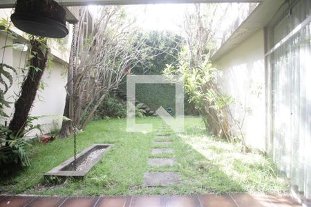 Casa à venda com 324m², 6 quartos e 3 vagasVista da sala