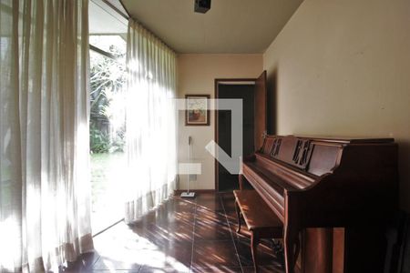 Casa à venda com 324m², 6 quartos e 3 vagasSala