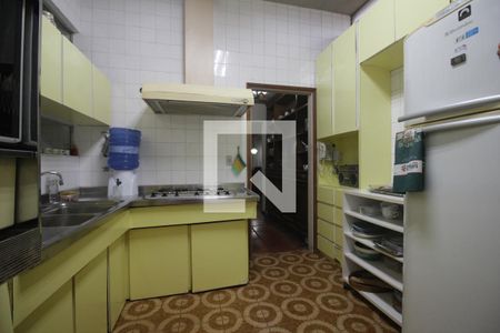 Casa à venda com 324m², 6 quartos e 3 vagasCozinha