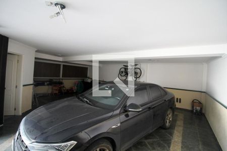 Casa de condomínio à venda com 232m², 4 quartos e 4 vagas Casa de condomínio à venda com 232m², 4 quartos e 4 vagasGaragem