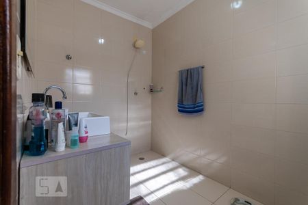 Casa à venda com 150m², 3 quartos e 2 vagasBanheiro suíte 