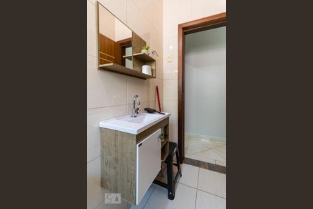 Casa à venda com 150m², 3 quartos e 2 vagasBanheiro 