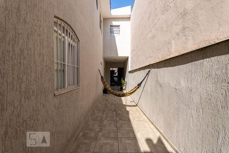 Casa à venda com 150m², 3 quartos e 2 vagasCorredor lateral 