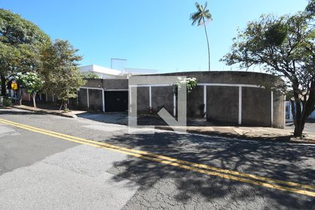 Casa à venda com 250m², 3 quartos e 4 vagasFachada