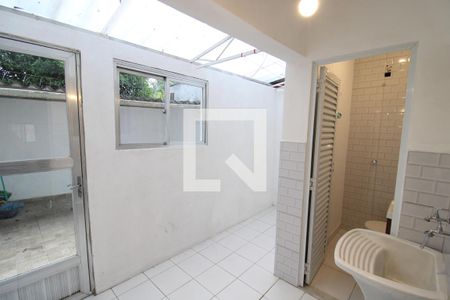 Casa à venda com 80m², 2 quartos e 1 vagaÁrea de Serviço