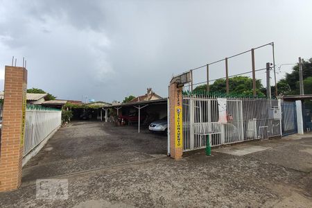 Casa à venda com 105m², 4 quartos e 12 vagas Casa à venda com 105m², 4 quartos e 12 vagasFachada