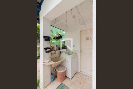 Casa à venda com 150m², 3 quartos e 2 vagas Casa à venda com 150m², 3 quartos e 2 vagasÁrea de Serviço