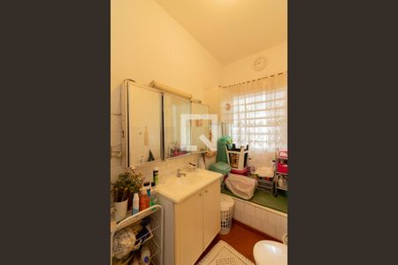 Casa à venda com 150m², 3 quartos e 2 vagas Casa à venda com 150m², 3 quartos e 2 vagasBanheiro