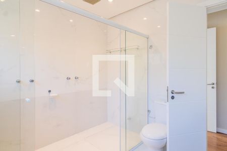 Casa de condomínio à venda com 250m², 3 quartos e 2 vagas Casa de condomínio à venda com 250m², 3 quartos e 2 vagasBanheiro da Suíte