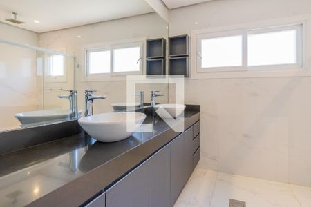 Casa de condomínio à venda com 250m², 3 quartos e 2 vagas Casa de condomínio à venda com 250m², 3 quartos e 2 vagasBanheiro da Suíte