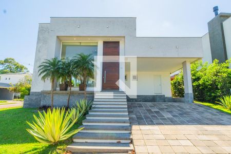 Casa de condomínio à venda com 250m², 3 quartos e 2 vagas Casa de condomínio à venda com 250m², 3 quartos e 2 vagasFachada