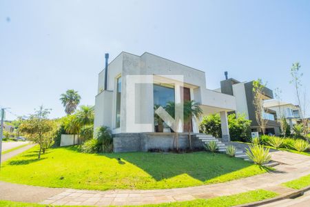 Casa de condomínio à venda com 250m², 3 quartos e 2 vagas Casa de condomínio à venda com 250m², 3 quartos e 2 vagasFachada