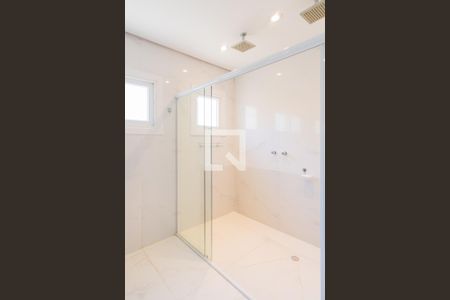 Casa de condomínio à venda com 250m², 3 quartos e 2 vagas Casa de condomínio à venda com 250m², 3 quartos e 2 vagasBanheiro da Suíte