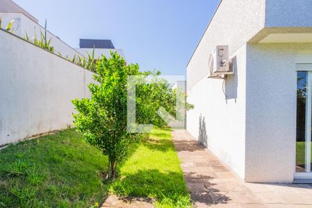 Casa de condomínio à venda com 250m², 3 quartos e 2 vagas Casa de condomínio à venda com 250m², 3 quartos e 2 vagasQuintal