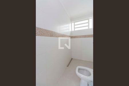 Casa à venda com 220m², 4 quartos e 3 vagas Casa à venda com 220m², 4 quartos e 3 vagasBanheiro