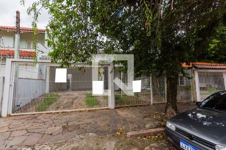 Casa à venda com 220m², 4 quartos e 3 vagas Casa à venda com 220m², 4 quartos e 3 vagasFachada da casa