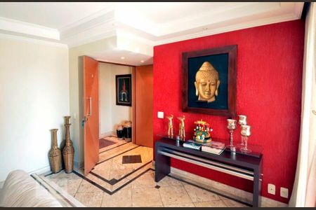 Apartamento à venda com 190m², 4 quartos e 4 vagas Apartamento à venda com 190m², 4 quartos e 4 vagasÁrea Comum