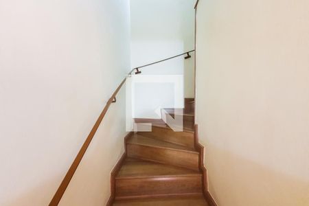 Casa à venda com 156m², 3 quartos e 3 vagas Casa à venda com 156m², 3 quartos e 3 vagasEscada