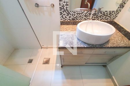 Casa à venda com 156m², 3 quartos e 3 vagas Casa à venda com 156m², 3 quartos e 3 vagasBanheiro