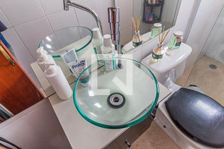 Casa de condomínio à venda com 92m², 2 quartos e 1 vagaBanheiro - Torneira