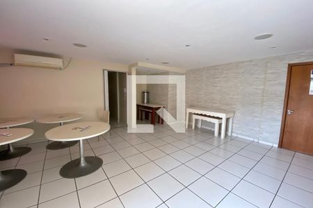 Apartamento à venda com 64m², 3 quartos e 2 vagas Apartamento à venda com 64m², 3 quartos e 2 vagasÁrea comum - Salão de festas