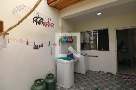 Casa à venda com 240m², 3 quartos e 3 vagasÁrea de Serviço