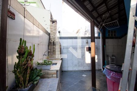 Casa à venda com 200m², 3 quartos e 2 vagas Casa à venda com 200m², 3 quartos e 2 vagasQuintal