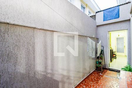 Casa à venda com 70m², 2 quartos e 2 vagas Casa à venda com 70m², 2 quartos e 2 vagasCorredor lateral
